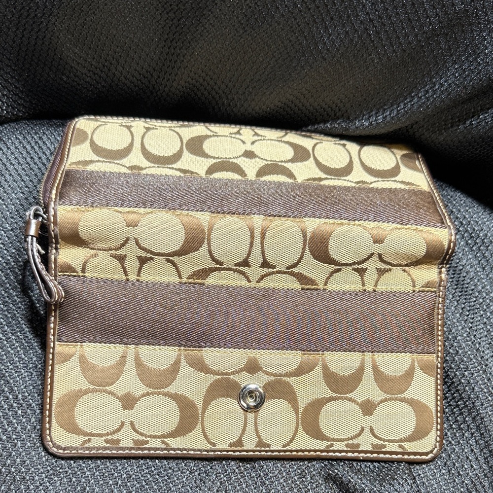 Coach monogram  Brown and Tan bifold Zip Wallet - Picture 13 of 16